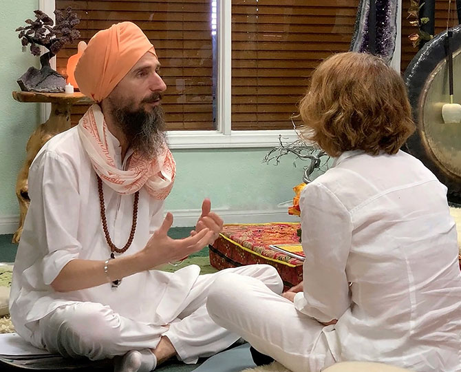 Spiritual guidance session – Personalized coaching for spiritual growth and transformation.